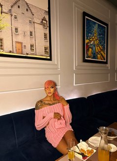 Sharron - Acompañantes transexual in Lagos, Nigeria Photo 14 of 14