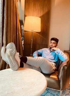 ROID women pleasure - Male adult performer in Bangalore Photo 2 of 4