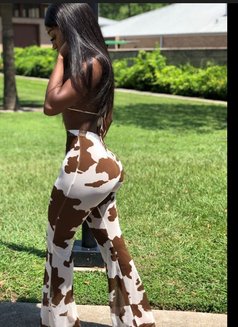 Shauna - escort in Nairobi Photo 9 of 10