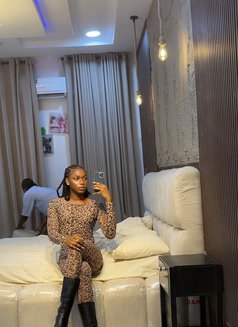 Shawty - Acompañantes transexual in Lagos, Nigeria Photo 1 of 3