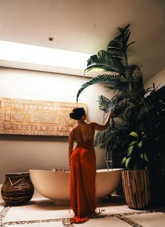 Shayla Cooper - escort in Singapore Photo 5 of 10