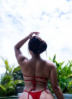 Shayla Cooper - escort in Singapore Photo 6 of 10