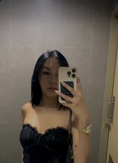 Shea - Acompañantes transexual in Makati City Photo 3 of 4