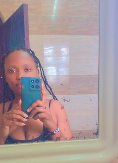 Shee - escort in Dubai Photo 3 of 4