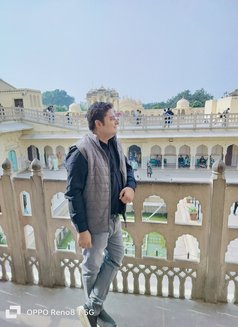 Sheel Katyal - puta in Lucknow Photo 1 of 2