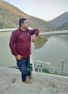 Sheel Katyal - puta in Lucknow Photo 2 of 2