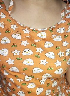 Sheena Arora - puta in New Delhi Photo 5 of 5