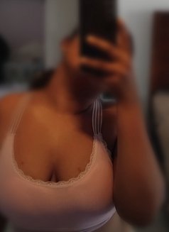 Sheenu - escort in Colombo Photo 1 of 5