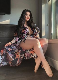 Sheetal - escort in Dubai Photo 1 of 4