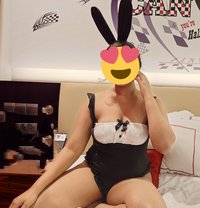 Shehani - escort in Colombo Photo 1 of 18