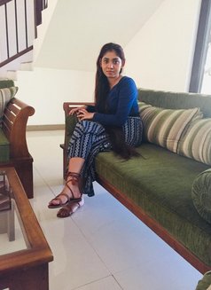 Shehani V - escort in Colombo Photo 2 of 7