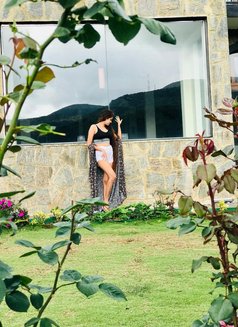 Shehani V - escort in Colombo Photo 6 of 7