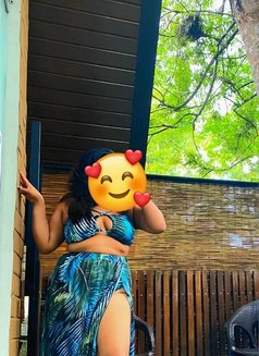 Shehara - puta in Colombo Photo 1 of 8