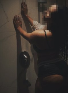 Shehara - puta in Colombo Photo 10 of 11