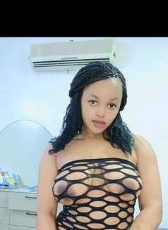 Sheila - escort in Riyadh Photo 8 of 14