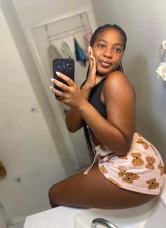 Sheillah - escort in Jeddah Photo 1 of 4