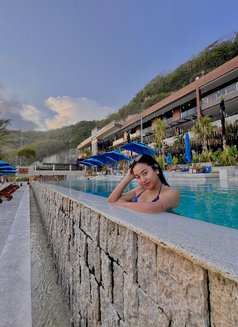 Shella - Male escort in Jakarta Photo 3 of 7