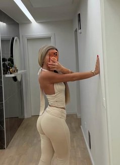 Shema - escort in Muscat Photo 2 of 10