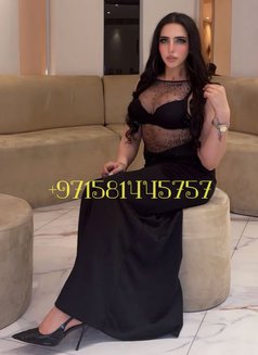 Shemale Ash - Transsexual escort in Dubai Photo 1 of 6