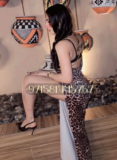 Shemale Ash - Transsexual escort in Dubai Photo 4 of 6