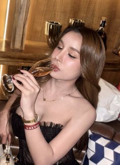 Shemale Bangkok - Transsexual escort in Bangkok Photo 7 of 13