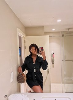 Shemale Black Big cock - Acompañantes transexual in Dubai Photo 2 of 10