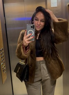 SHEMALE BIG COCK - Transsexual escort in Paris Photo 5 of 14