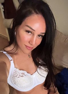 SHEMALE BIG COCK - Transsexual escort in Paris Photo 13 of 14