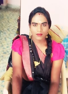 Shemale Chennai Vadapalni - Acompañantes transexual in Chennai Photo 1 of 3