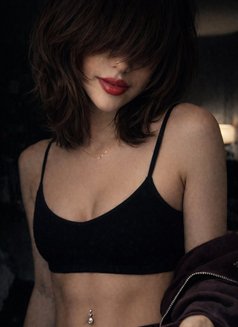 Shemale. Elsa - Transsexual escort in İstanbul Photo 6 of 6