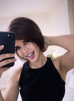 Shemale. Elsa - Transsexual escort in İstanbul Photo 4 of 9