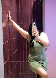 Shemale Genuine - Dominadora transexual in Kolkata Photo 2 of 3