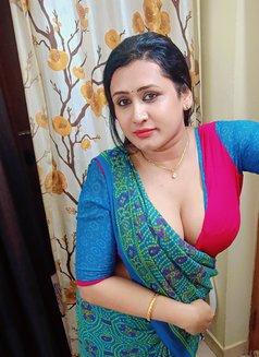 Shemale (madhu) Ladyboy Cut Cock & Big B - Transsexual escort in Chennai Photo 13 of 15