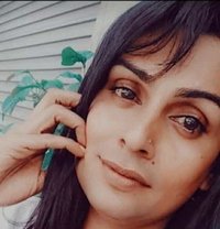 Kim RADIKA available - Transsexual escort in Colombo