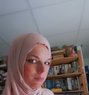 Shemalemuslima - Acompañantes transexual in Dubai Photo 1 of 5