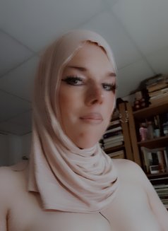 Shemalemuslima - Acompañantes transexual in Dubai Photo 2 of 5