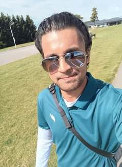 Shen - Male escort in Tokyo Photo 3 of 4