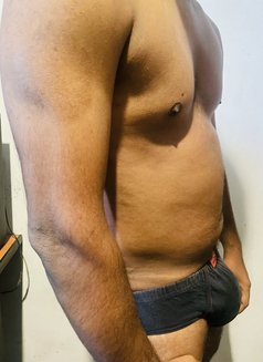 Shen - Male escort in Colombo Photo 2 of 3