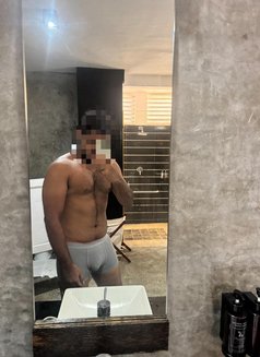 Shenalz Xxx - Acompañantes masculino in Colombo Photo 4 of 6