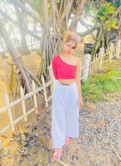 Shenaya Fernando - escort in Colombo Photo 3 of 3