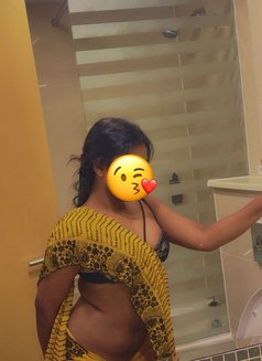 Shenaya Perera - puta in Dubai Photo 12 of 19