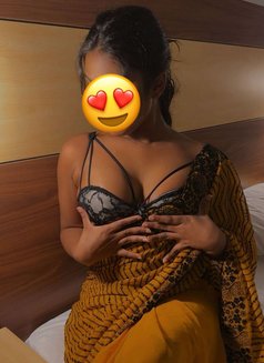 Shenaya Perera - puta in Dubai Photo 19 of 19