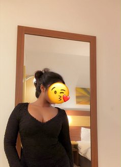 Shenaya Perera - puta in Dubai Photo 21 of 23