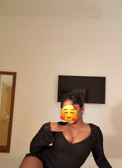 Shenaya Perera - puta in Dubai Photo 22 of 23