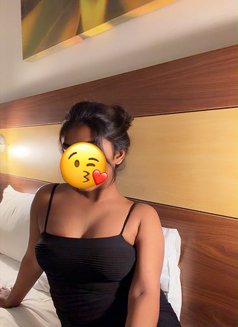 Shenaya Perera - puta in Dubai Photo 23 of 23