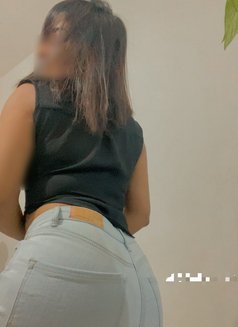Shenaya Srilankan - puta in Colombo Photo 2 of 5