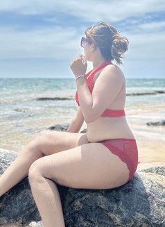 Shenaya young petty Girl - puta in Colombo Photo 21 of 21