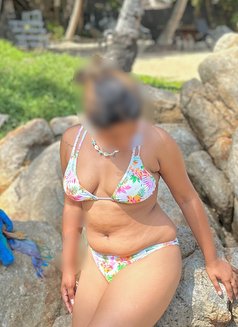 Shenaya young petty Girl - puta in Colombo Photo 22 of 26
