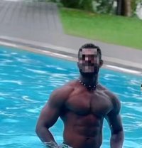 Shenik Fernando - Male adult performer in Colombo