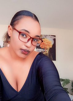 Shenniy - masseuse in Nairobi Photo 2 of 2